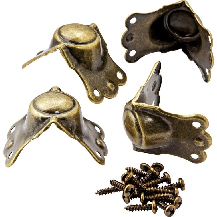 Center Corner Trunk Hardware - full pic 