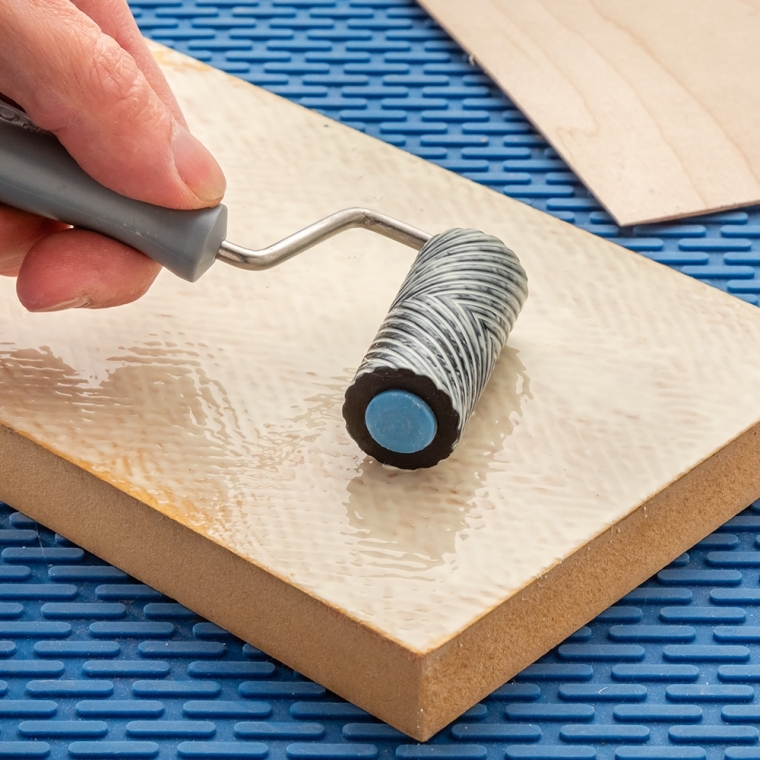 Rockler Mini Glue Roller with Silicone Tray - full pic 