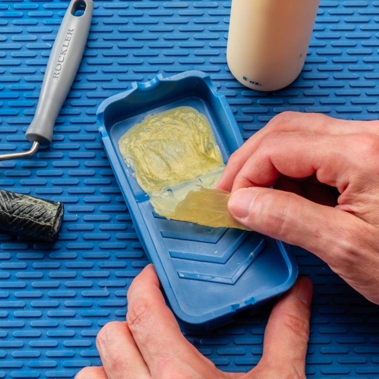 Rockler Mini Glue Roller with Silicone Tray - full pic 