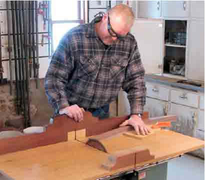 Cutting off leg ends with table saw