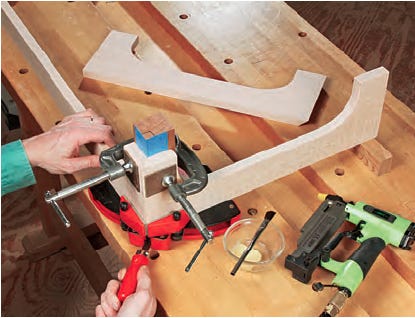 Clamping set-up for shaker dresser base