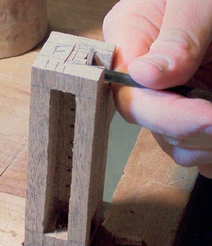 Hand cutting top stretcher dovetail joint