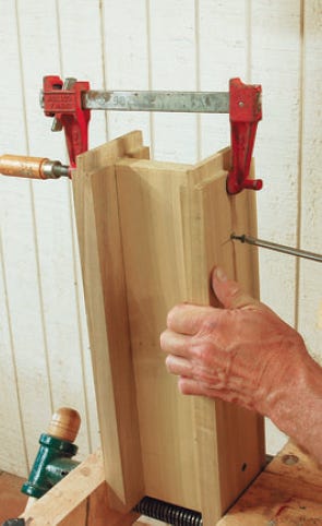 Kicker assembly for the upper casing