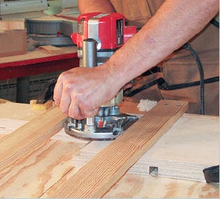 Cutting dado and rabbet joints with router