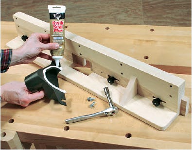 Attaching dust port onto router fence