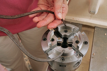 Measuring opening of a lathe chuck's jaws