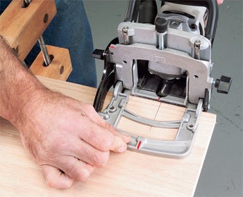 Side-by-side alignment on a biscuit joiner