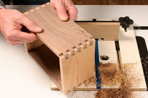 Dry fitting box joint cut on a router table