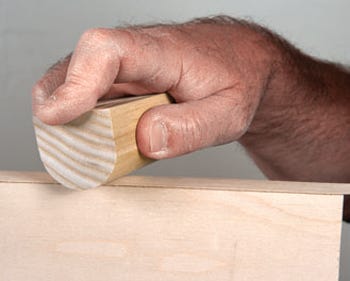Applying edge veneer with rounded scrap
