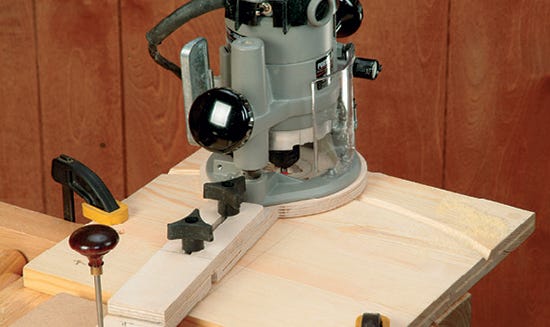 Using a circle cutting jig with a router installed