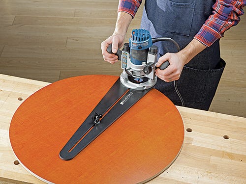 Using router to cut circles with jig