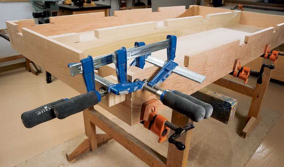 Clamping bed platform with pipe clamps and f-style clamps