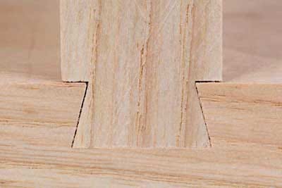 Close look at the groove walls around dovetail key