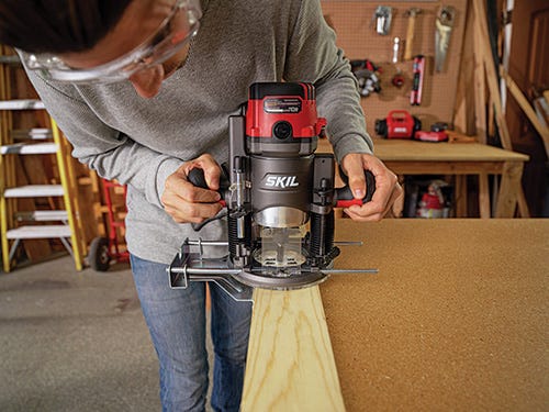Skil rt1322 00 router being used to cut hardwood edging