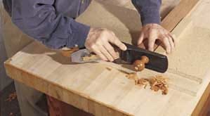 Edge planing using shooting board as a guide