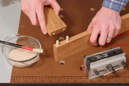 Gluing both sides of a dowel for a secure dowel joint