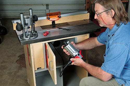 Placing router in cast iron router table