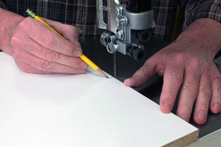 Marking position of band saw blade on circle cutting jig
