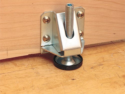 Setting up case construction with heady duty levelers