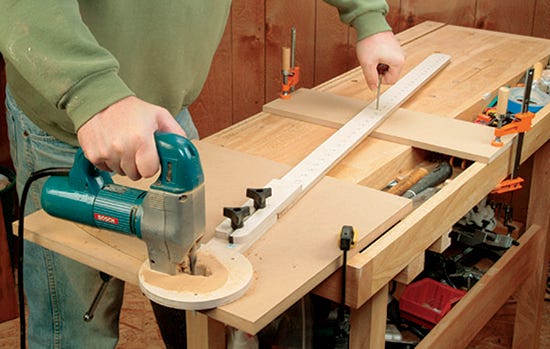 Cutting a circle clearance with a jigsaw