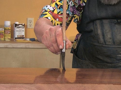 Using finishing brush to eliminate air bubbles and marks in varnish finish