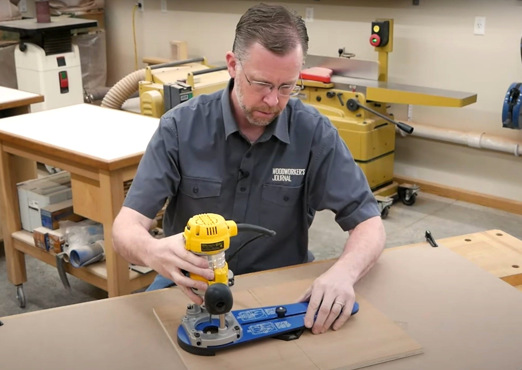 cutting circle with router and jig
