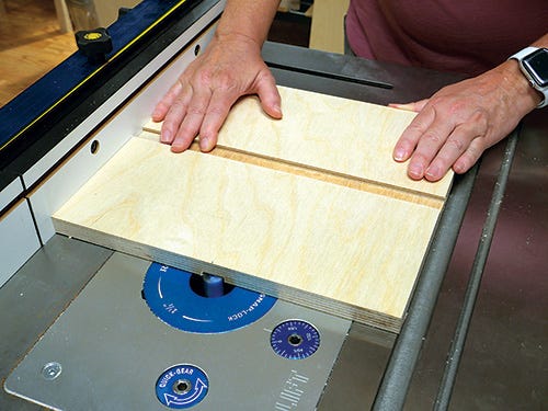 Making router crosscut guided by fence