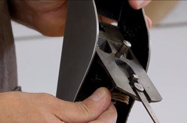 Assembling hand plane with sharpened blade
