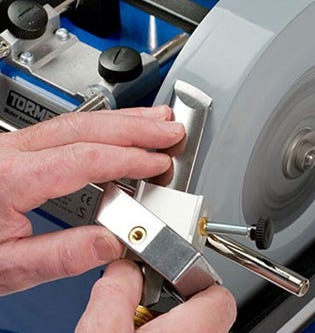 Grinding turning tool with a tormek sharpener