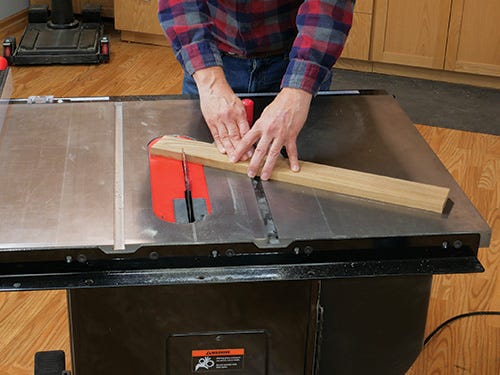 Using a table saw to make simple miter cuts