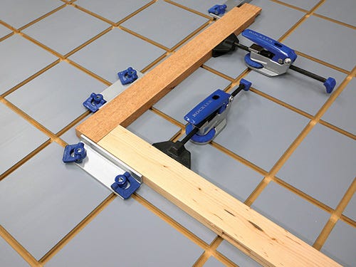 Clamping setup for a end-to-edge frame joint