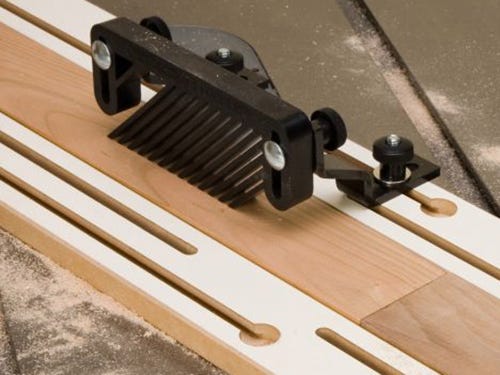 Cove cutting jig with featherboard hold-down