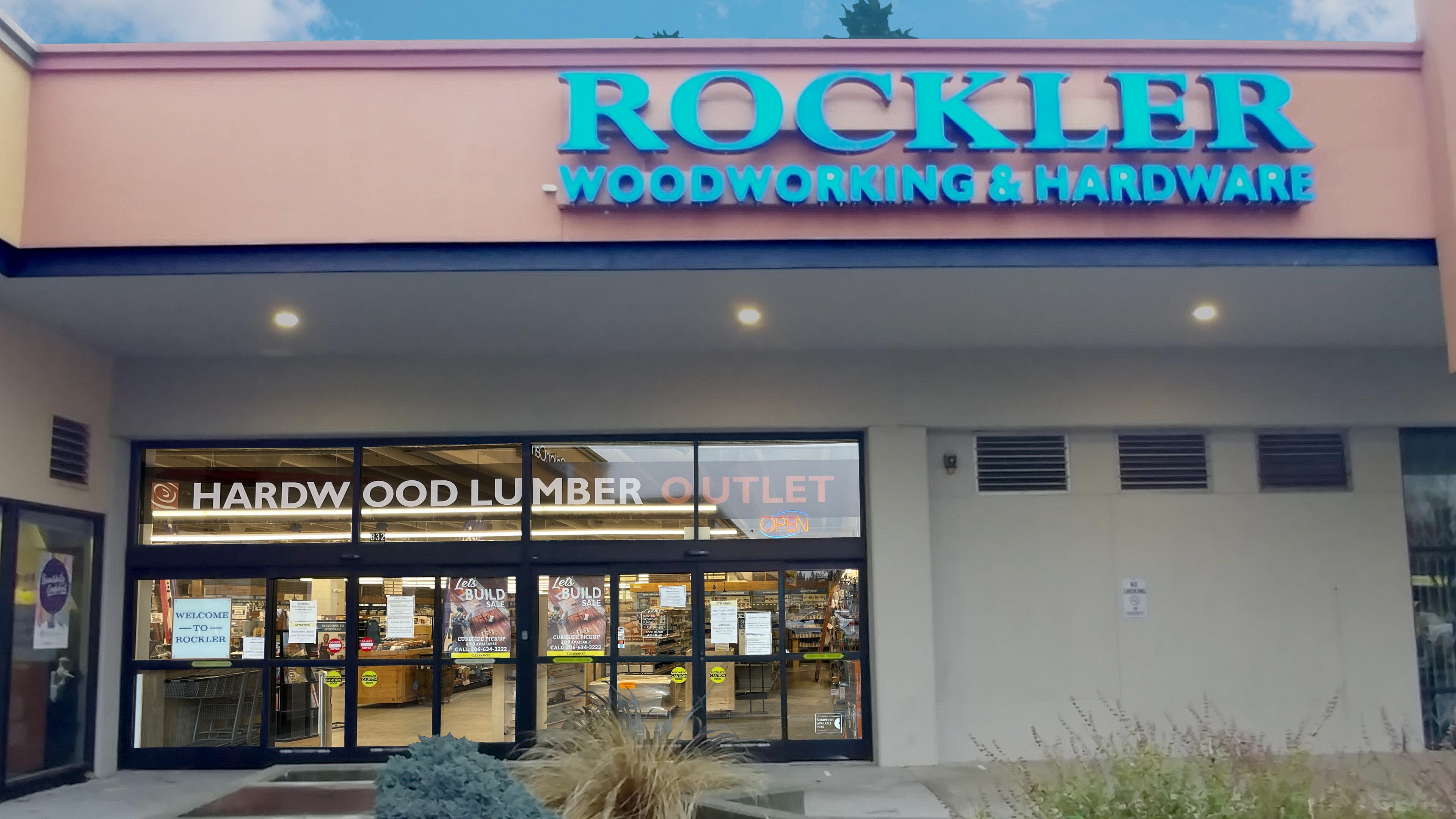 Visit our Seattle Rockler location to shop our quality selection of exotic lumber, specialty wood-stock, hardware, power tools and other woodworking project essentials. 
